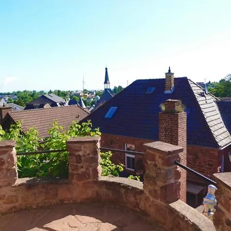 Apartamento Mit Atemberaubendem Burgambiente